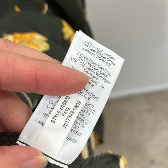 Madewell Button-Front Tier Dress in Fall Flowers size XS
Effie Floral Olive - Picture 6 of 12